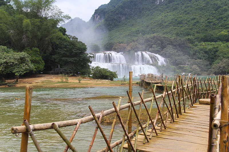 Thác Bản Giốc - Cầu Tre