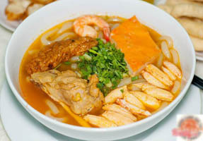 Bánh canh chả cua Lăng Cô