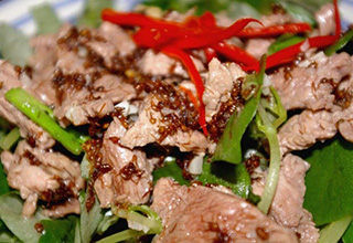 Kiến xào thịt bò Campuchia