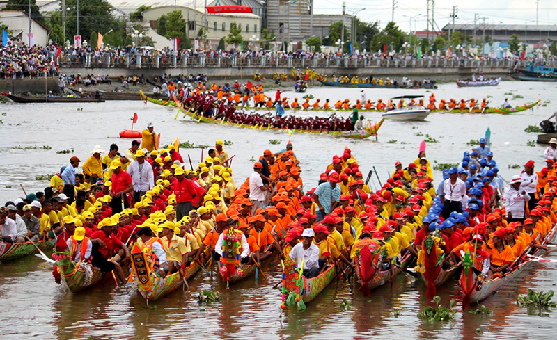 Lễ hội đua thuyền (Bon Om Touk), Campuchia