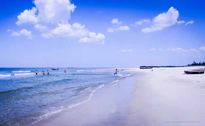 Bãi biển Cửa Việt