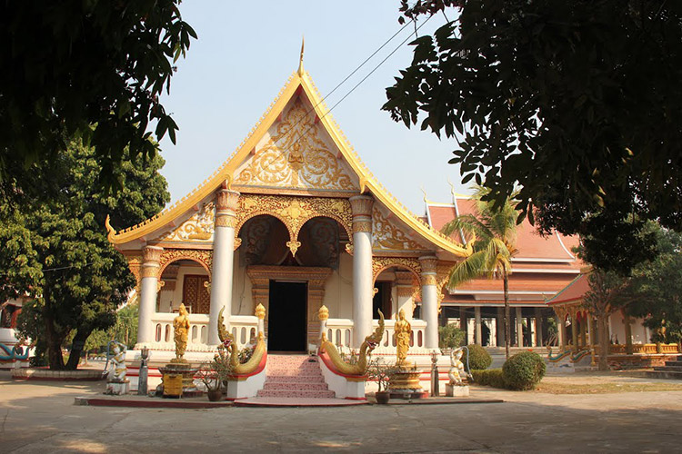 Chùa cổ Wat Sainyaphum