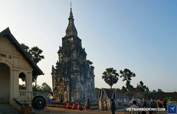 Thánh địa Phật Giáo That Ing Hang Savannakhet