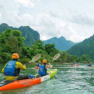 Chèo thuyền Kayak trên sông Nậm Song Vang Vieng