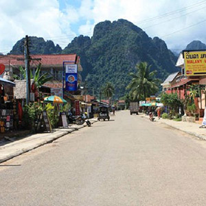 Đạp xe quanh Vang Vieng