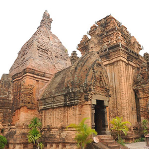 Khu di tích tháp Bà Ponagar