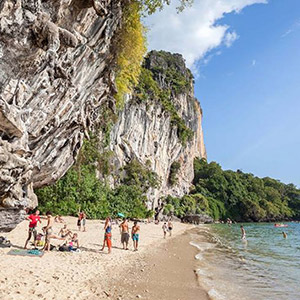 Leo núi đá ở Railay