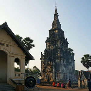 Thánh địa Phật Giáo That Ing Hang Savannakhet