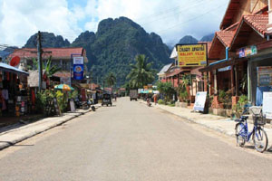 Đạp xe quanh Vang Vieng