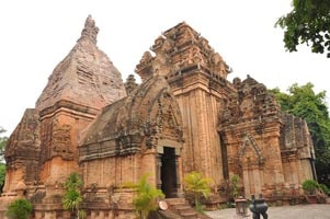 Khu di tích Tháp Bà Ponagar