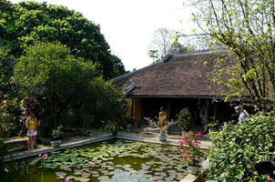 Nhà vườn Huế